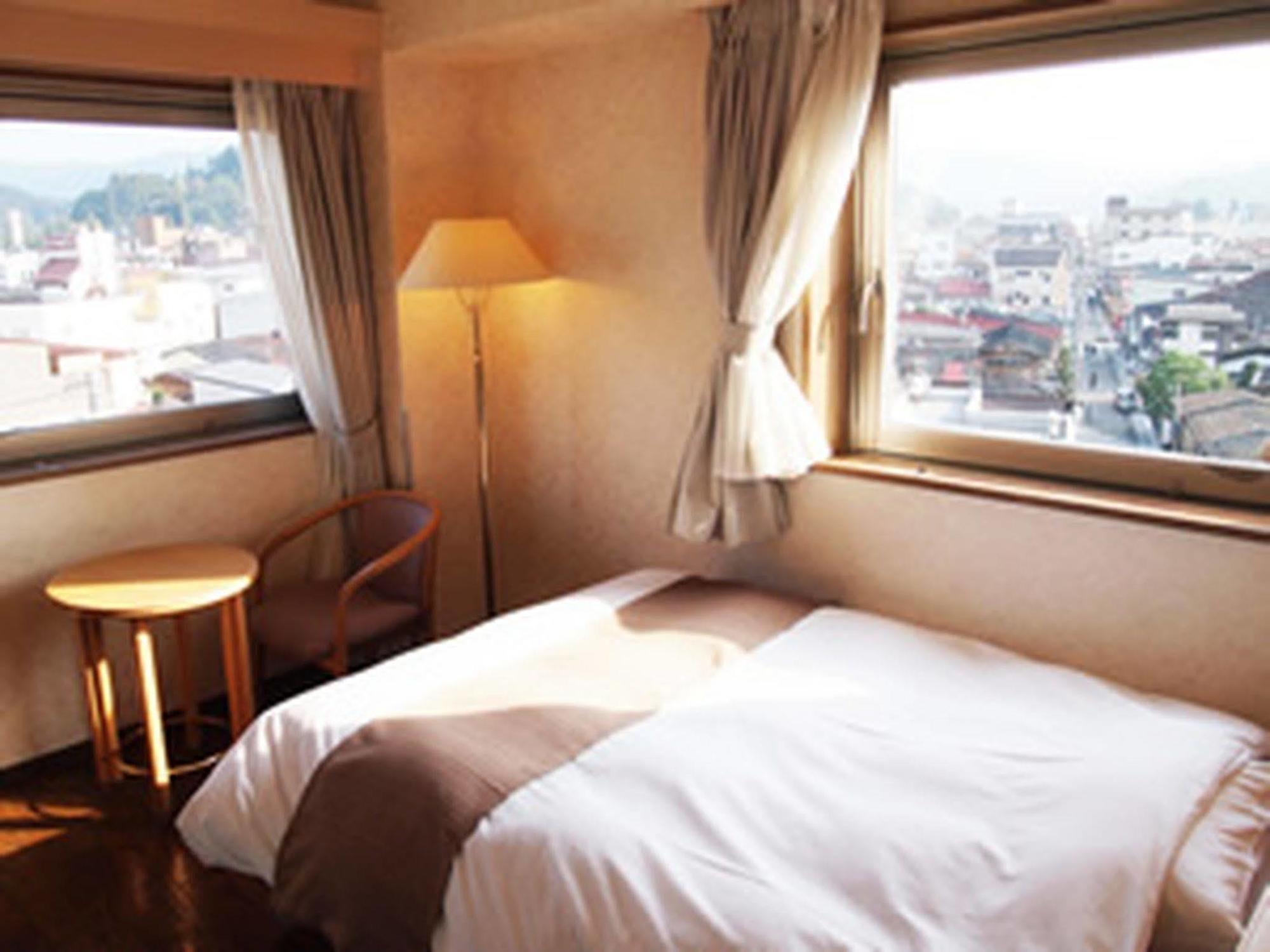 Takayama City Hotel Four Seasons Bagian luar foto