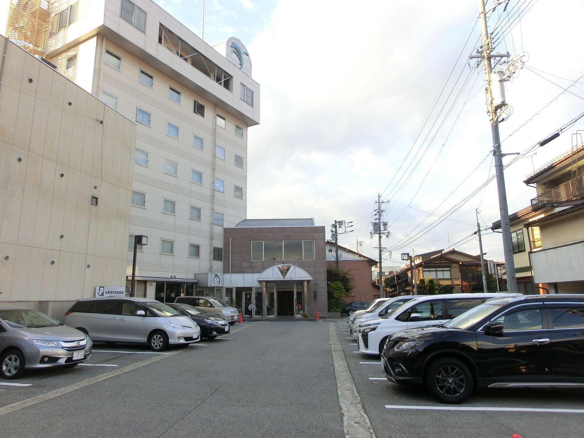 Takayama City Hotel Four Seasons Bagian luar foto