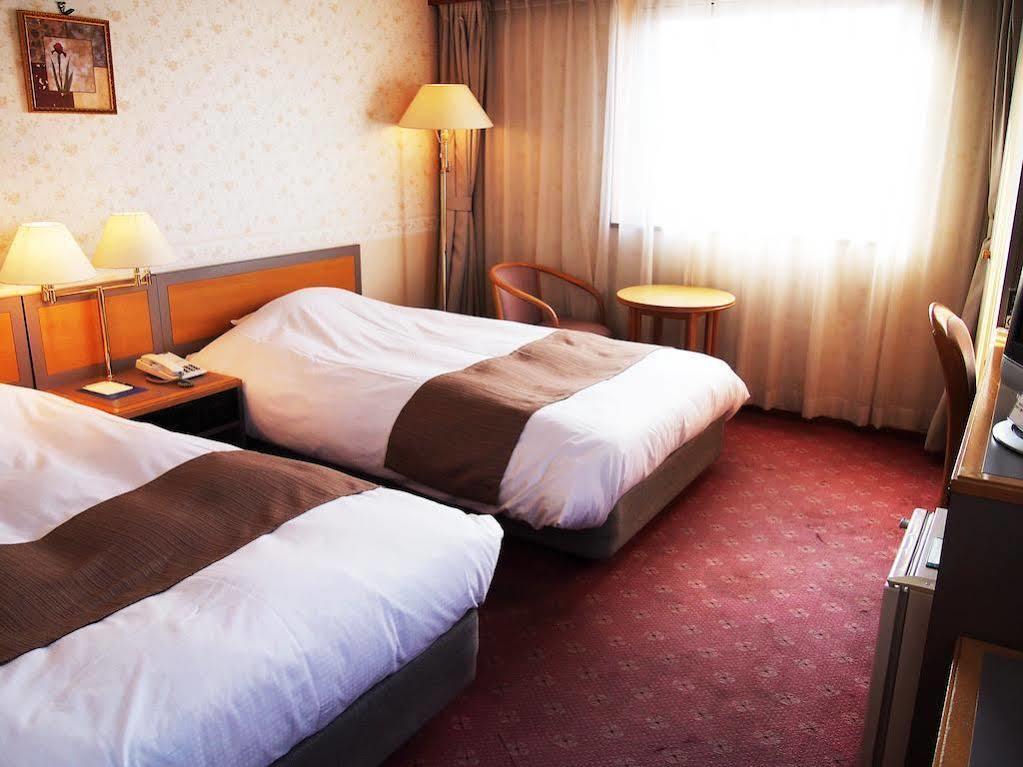 Takayama City Hotel Four Seasons Bagian luar foto